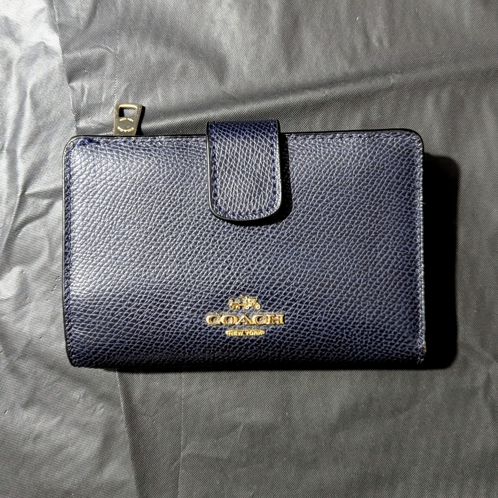 Coach Cross-grain Leather Corner Zip Wallet in Navy Midnight